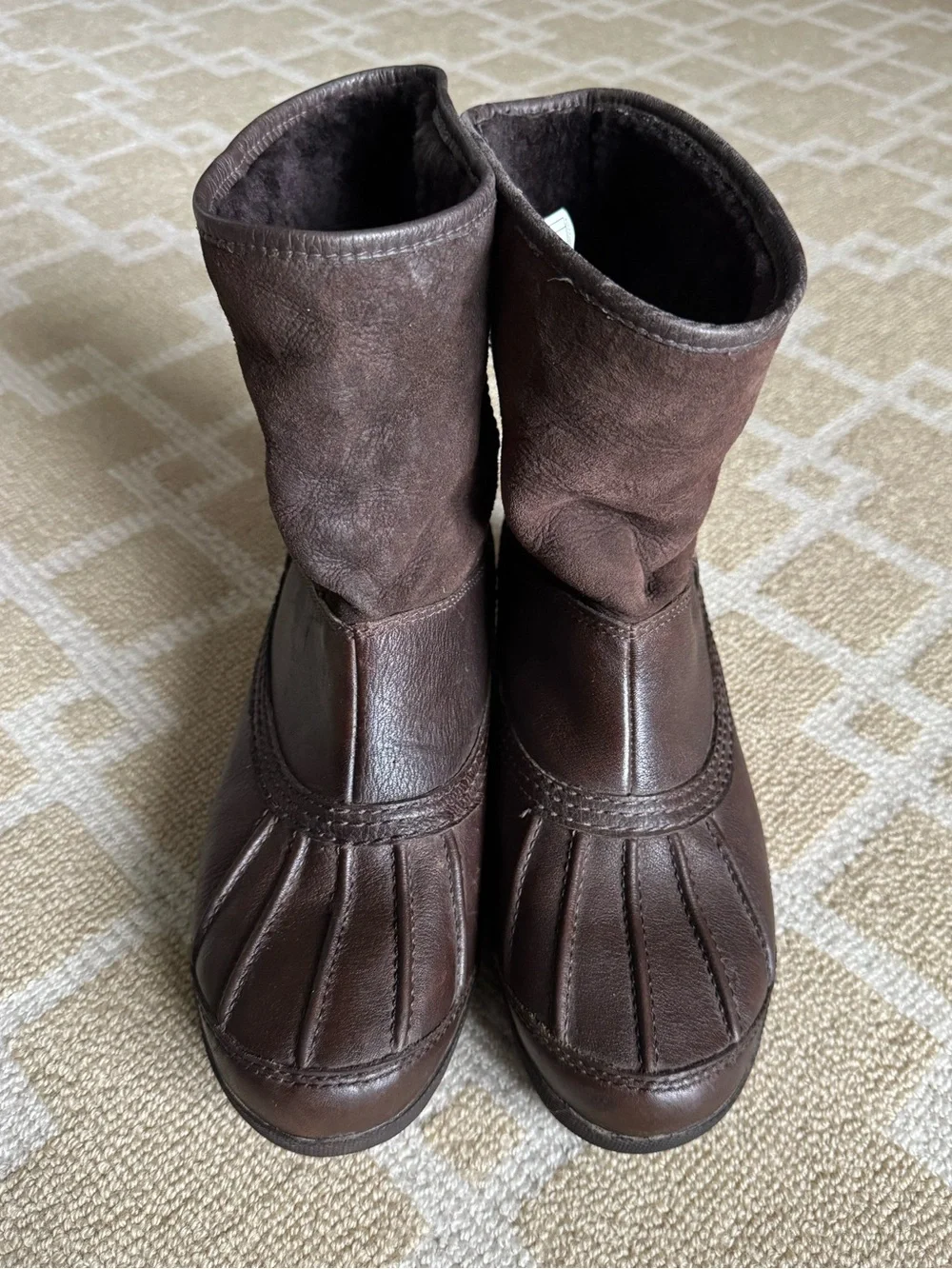UGG Bridgeport Waterproof Leather Duck Boots Shearling Interior Brown 9
